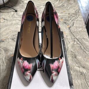 Nine West Women's Floral Pumps - Black and Pink